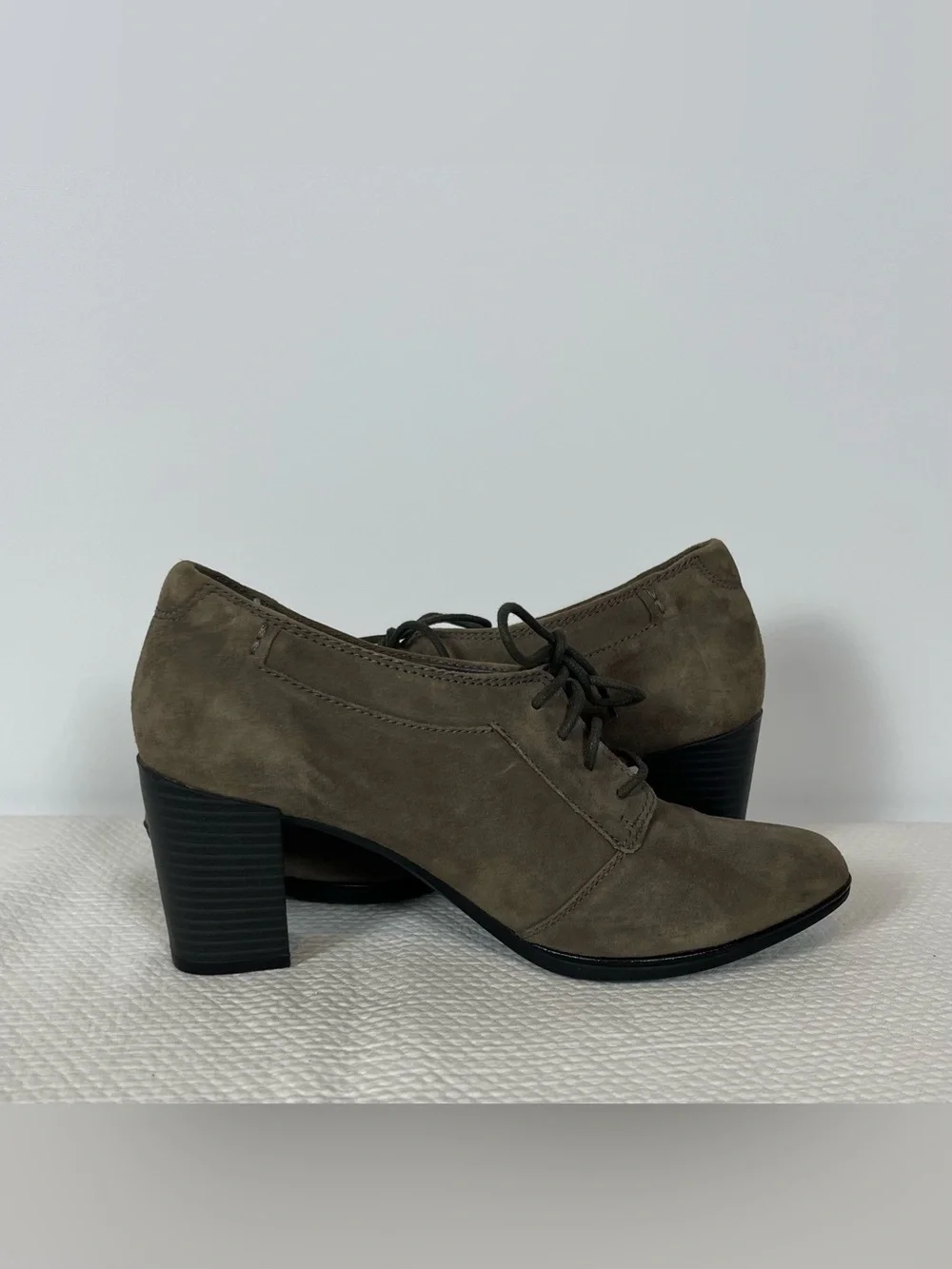 Clarks Araya Hale Lace-Up Suede Oxfords Pumps Size 7.5